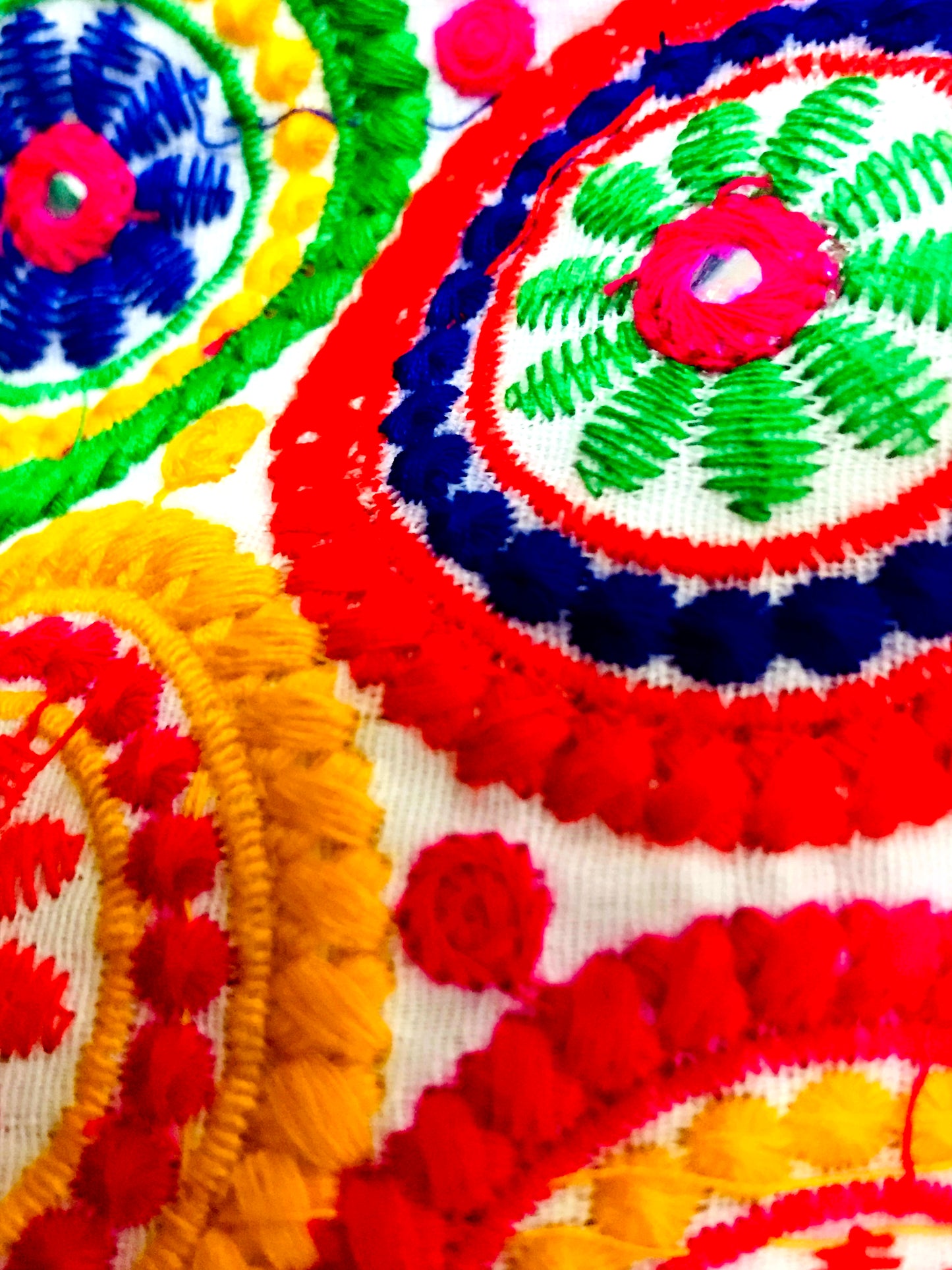 Runjhun White Rangoli Mirror Koti