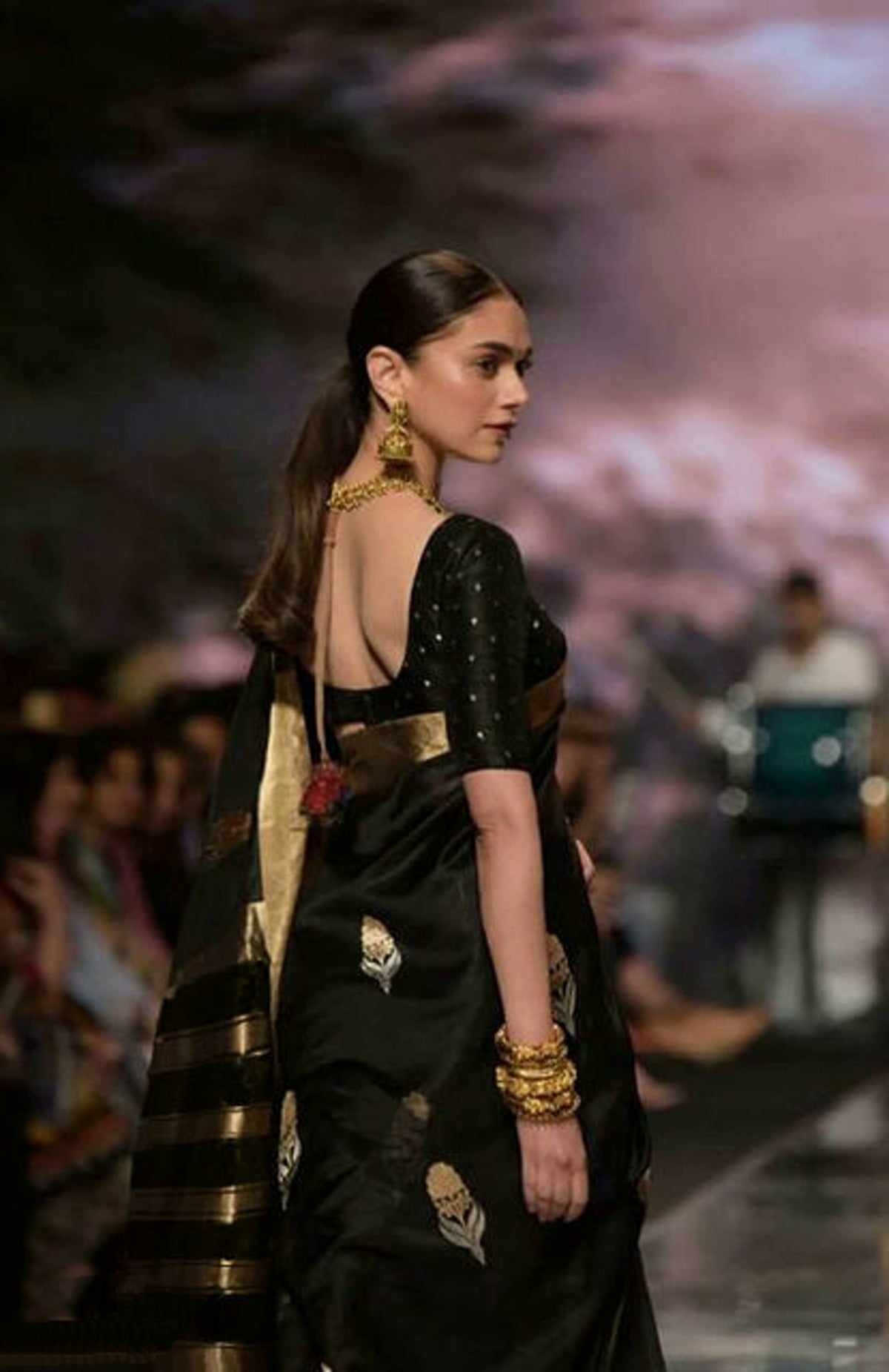 Woman's Stylish Cotton Silk Saree