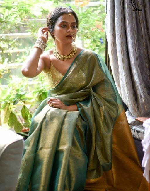 Urban Wardrobe's Blazing Green Linen Blend Saree