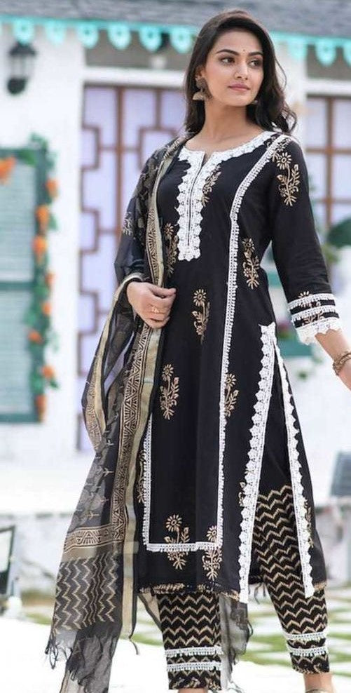 WOMEN's STYLISH KURTA SET