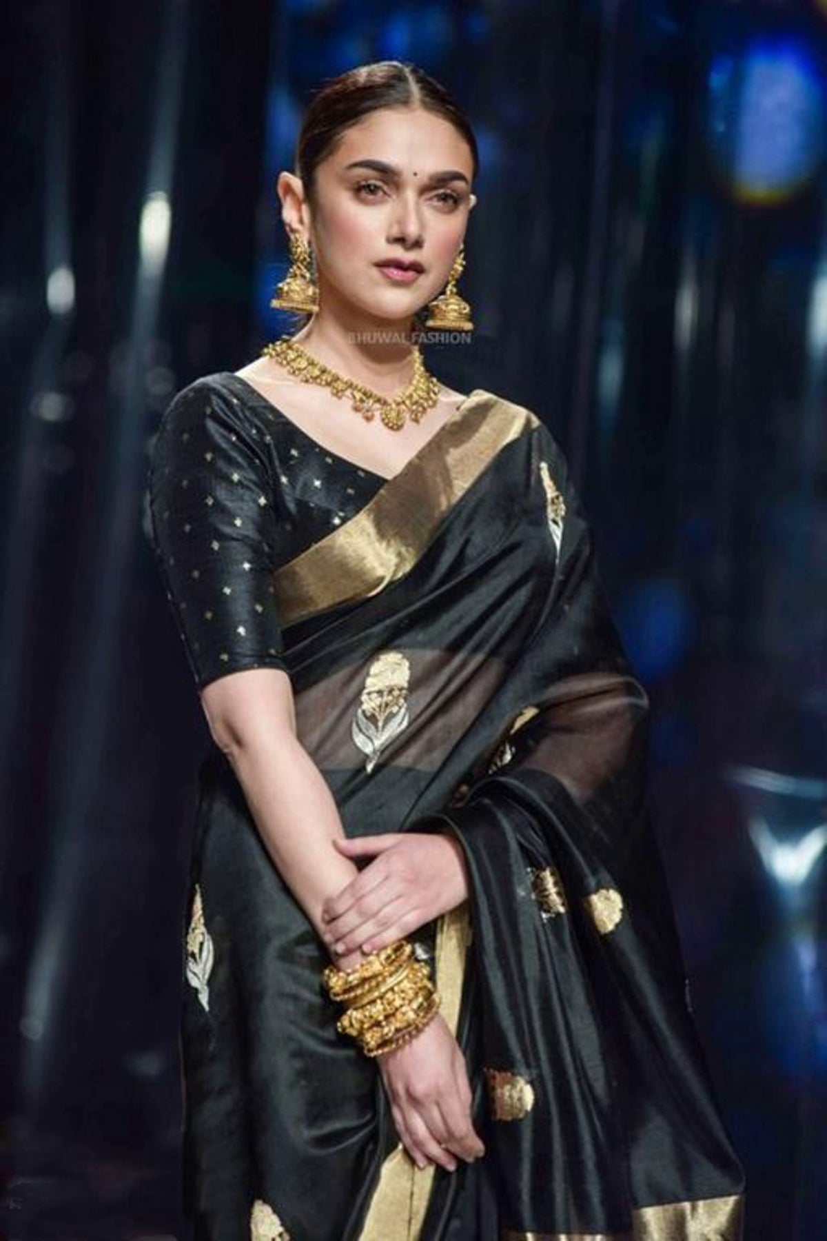 Woman's Stylish Cotton Silk Saree