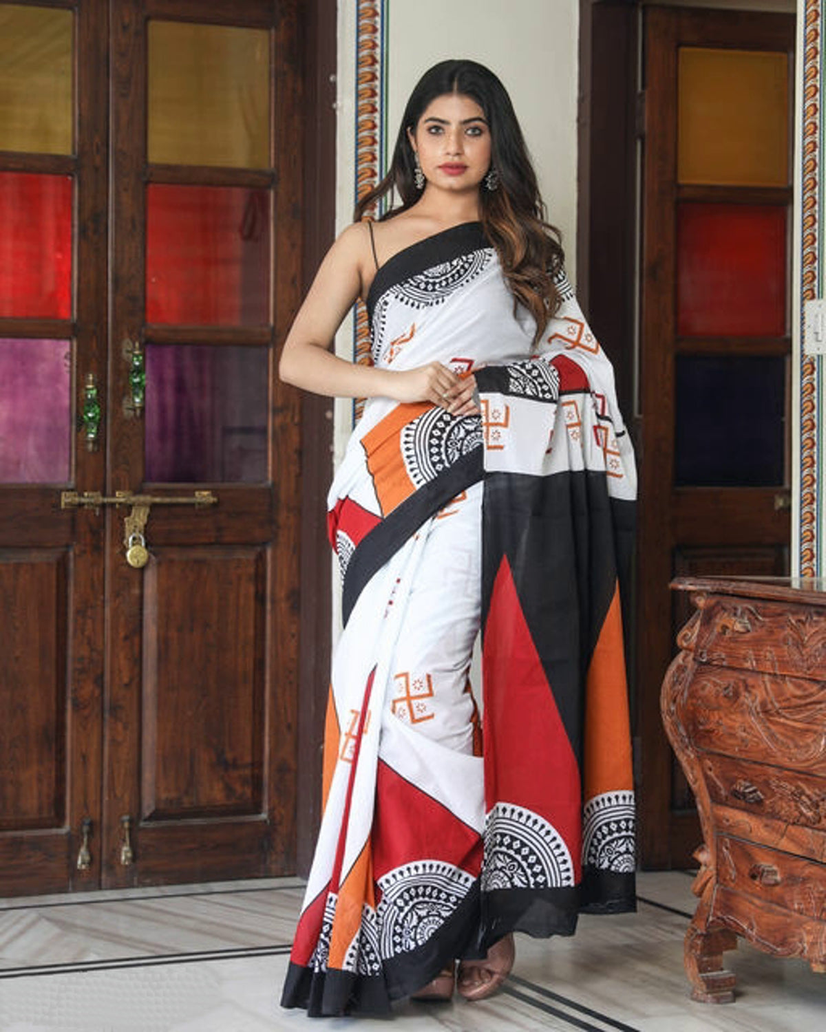 Saree Fabric : Cotton Blouse Fabric: Cotton Sarees Wash Care : Dry Clean  only , Occasion : Party Wear,Traditional Wear,Festival Wear Weight :  0.550gms Material Type : Cotton Sarees Pallu color: Same as b –  Sudarshansarees