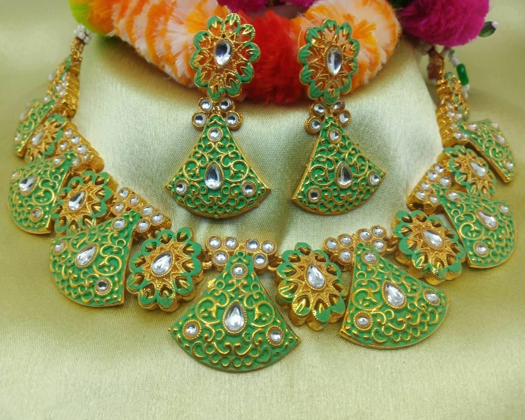 Green Kundan-Studded & Beaded Jewellery Set
