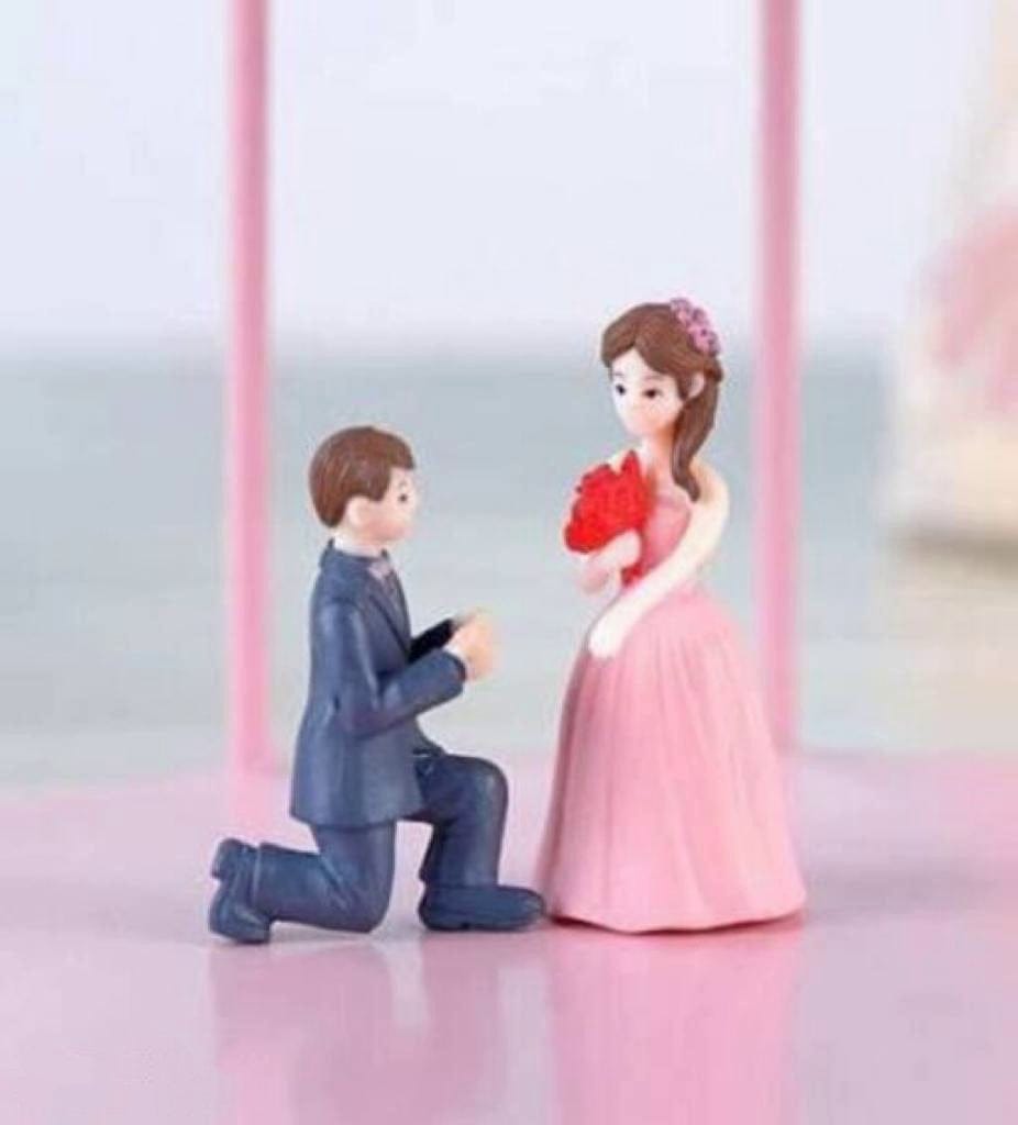 Valentines Day Romantic Love Couple Statue