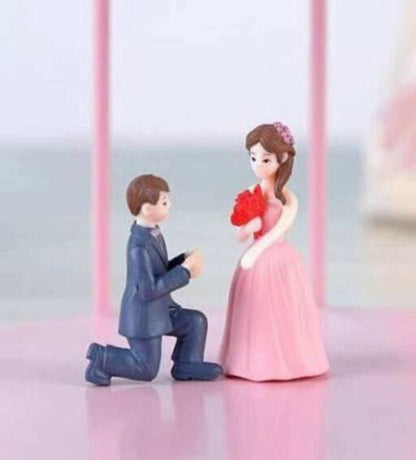 Valentines Day Romantic Love Couple Statue