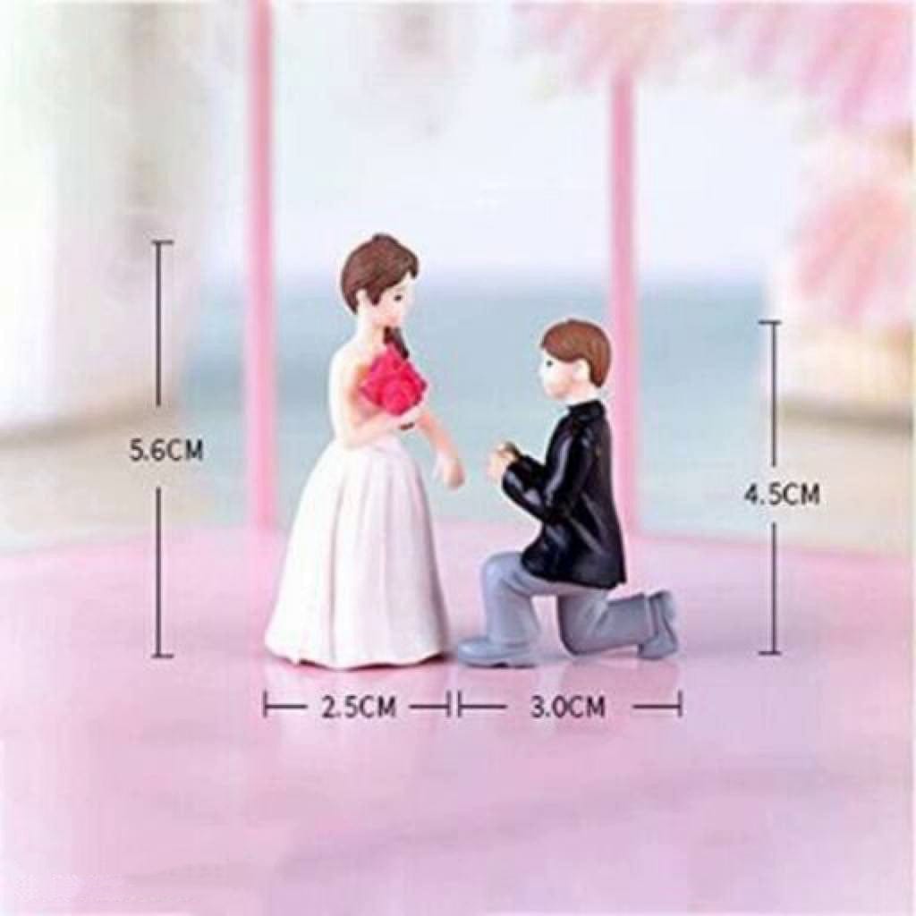 Valentines Day Romantic Love Couple Statue
