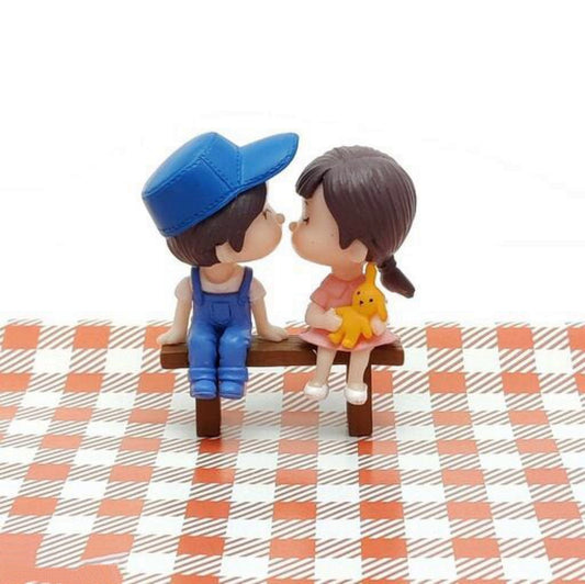 Valentines Day Romantic Love Couple Statue